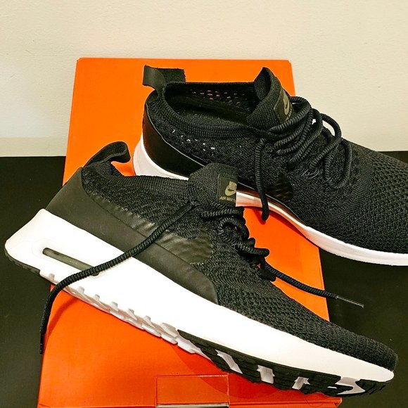 Nike/Sneakers - Picture 5 of 8